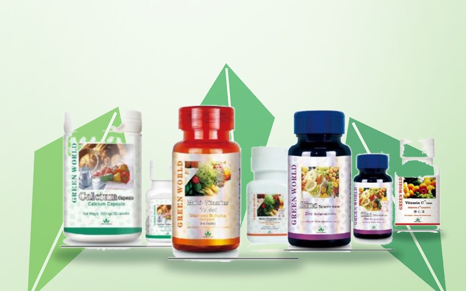 Compléments alimentaires sur une table